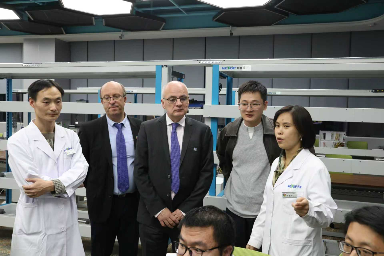 6389681445362213053387284